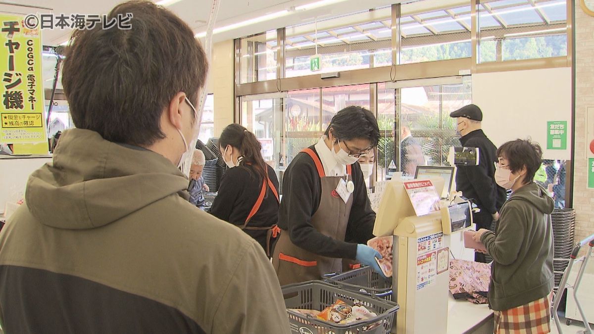 町で唯一のスーパーが生まれ変わって帰ってきた！　「エスマートわかさ店」オープン　鳥取県若桜町