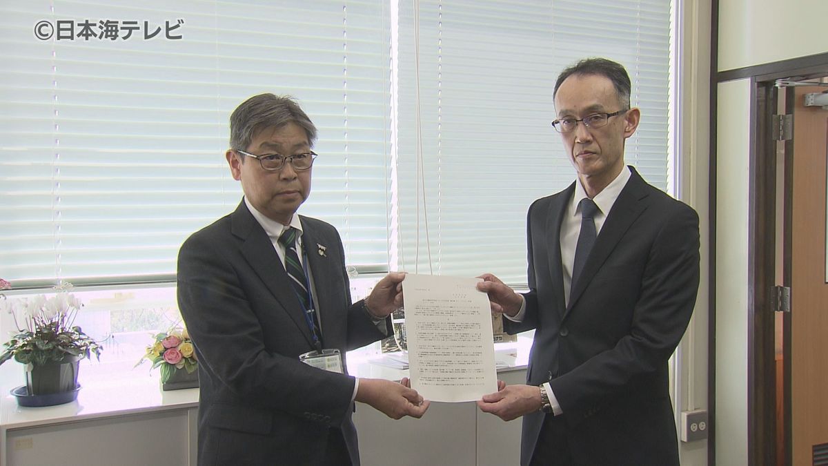 美保基地に空中給油機を段階的に10機追加配備する計画を県が了承　去年8月の機体トラブルを受けて再発防止策・安全対策の徹底や騒音対策など8つの項目についても要請　鳥取県