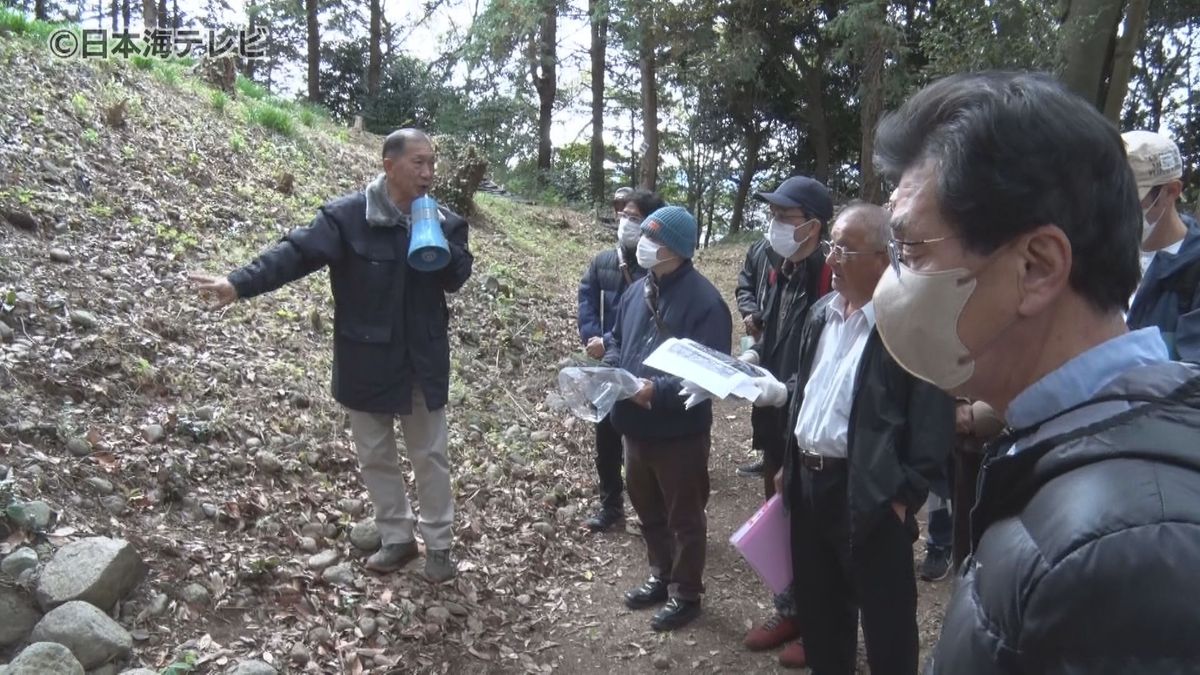 「非常に貴重だと思います」　国の史跡に指定答申・尾高城跡　見学会が開かれる　鳥取県米子市
