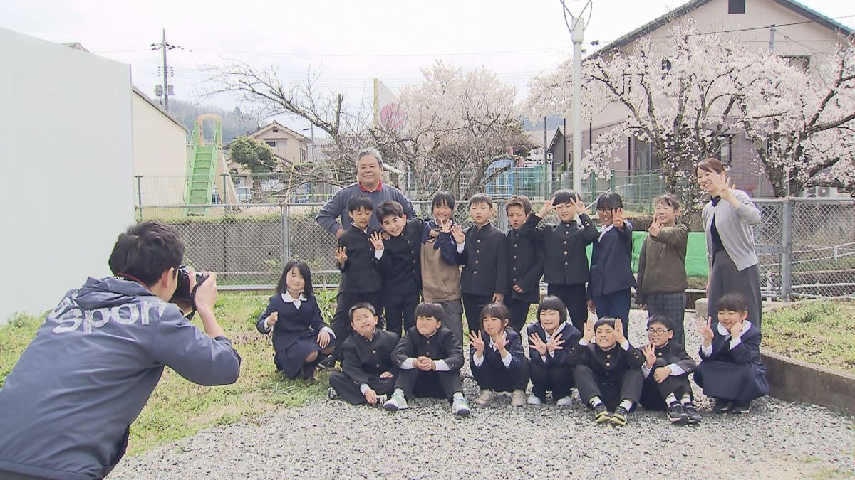 【特集】閉校した高尾小学校　最後の児童となった2人が三成小で新学期をスタート　高尾小名物の落語を絶やさないためにクラブ活動として継続の調整を進める　島根県奥出雲町
