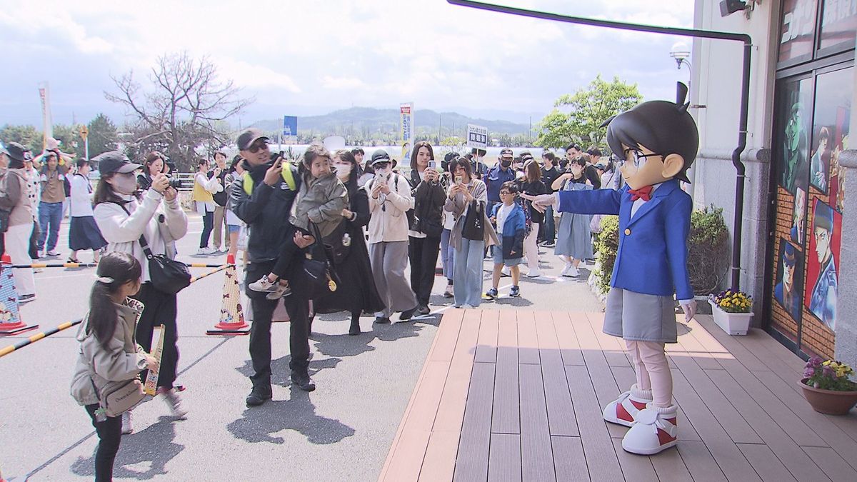 5月4日は【江戸川コナン・工藤新一の誕生日】早い来場者は朝5時半ごろから待機 「コナン通り」に今年も大勢のファンがお祝いに駆け付ける 鳥取県北栄町