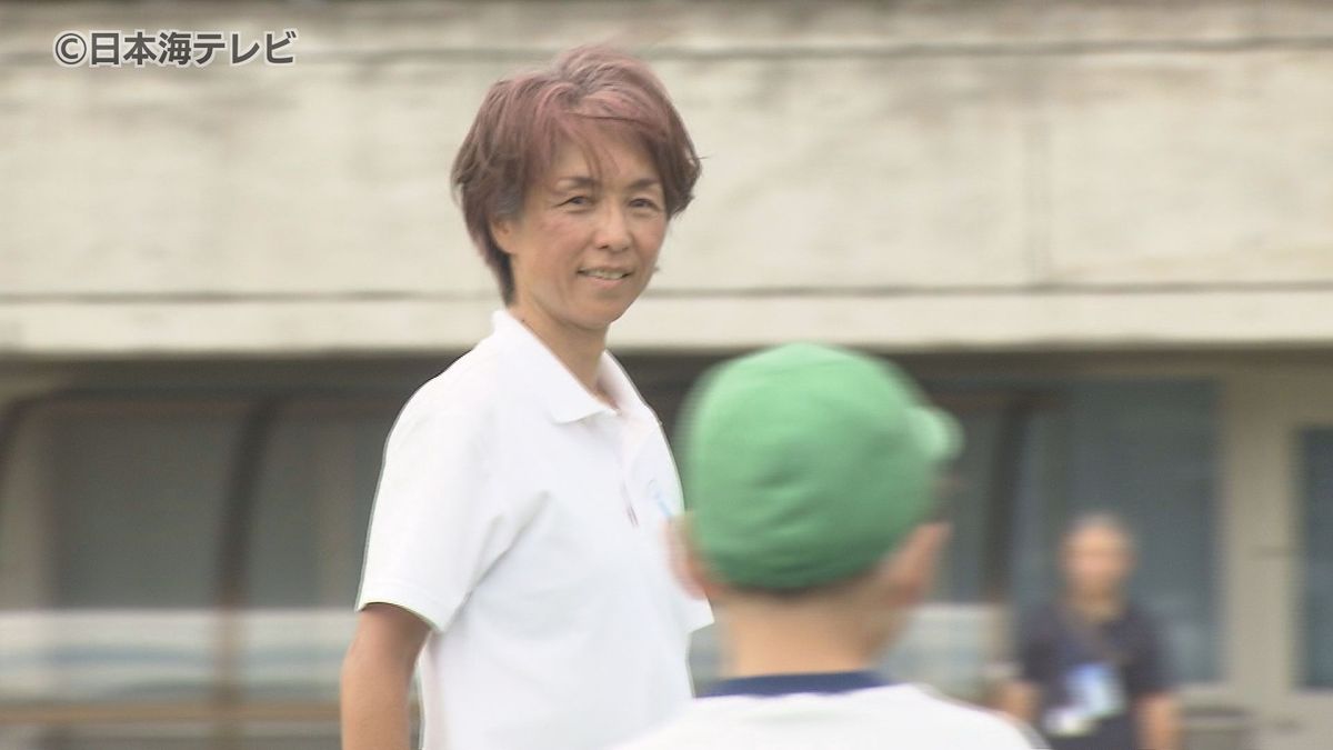 「つまんないことがあっても、楽しいことを見つけられる人になってほしい」　元サッカー女子日本代表キャプテン・大部由美さんが特別授業　多くの可能性が眠っている小学生にエール　鳥取県八頭町