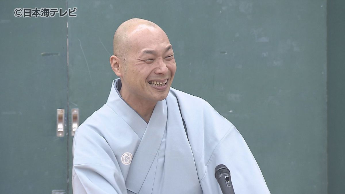 児童たちも落語に挑戦！　人気落語家・柳家権之助さんによる学校寄席　妖怪の街にちなんだ演目も披露　鳥取県境港市