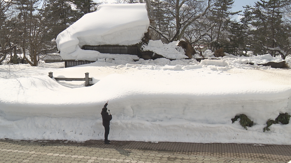 身長超える雪が“一度も除雪されず”県重宝の古民家が半壊　江戸時代末期の農家の暮らしが分かる青森県を代表する建物被害に地域住民も「惜しいことをしたなと…」