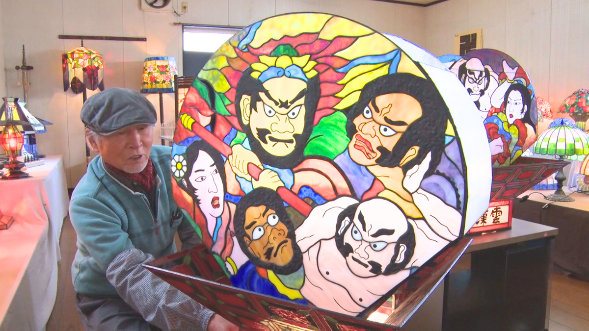 79歳・職人の「終活」 ステンドグラス100点を展示販売 故郷・弘前への