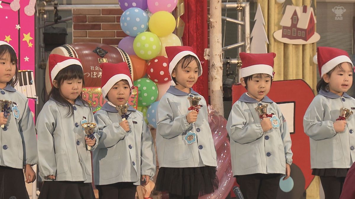 子どもたちのクリスマス発表会　歌やダンスを披露　かわいらしい歌声に会場から大きな拍手