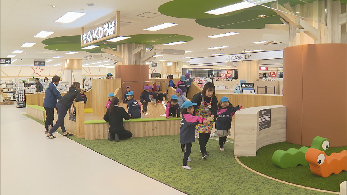 子育てを応援する売り場や遊び場も！ヨーカドー後継テナント「イオンスタイル」開店前に内覧会　青森県八戸市