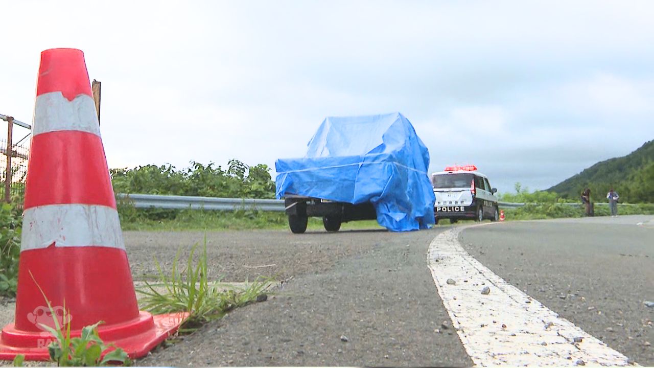走行中の軽トラックの窓ガラスが突然割れ深浦町の女性けが 猟銃の弾が