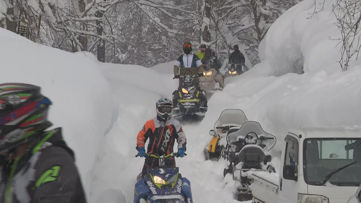 速報】スノーモービルで遭難の8人が下山 「かまくら作って一晩過ごした