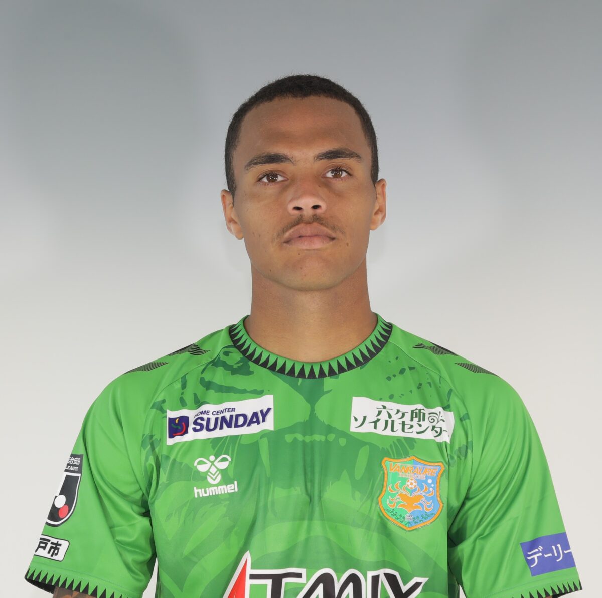 ヴァンラーレ八戸 ATHLETA L 18 番 ATHLETA フリーススタジャン