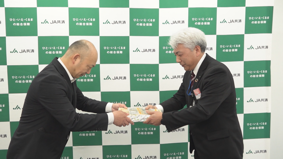 交通事故を防げ!県内全ての小中・特別支援学校にクリアファイル寄贈 りんごのしぼりかすも使用 環境を守る大切も感じ取って!「立派な大人になって頂ければ」JA共済連青森