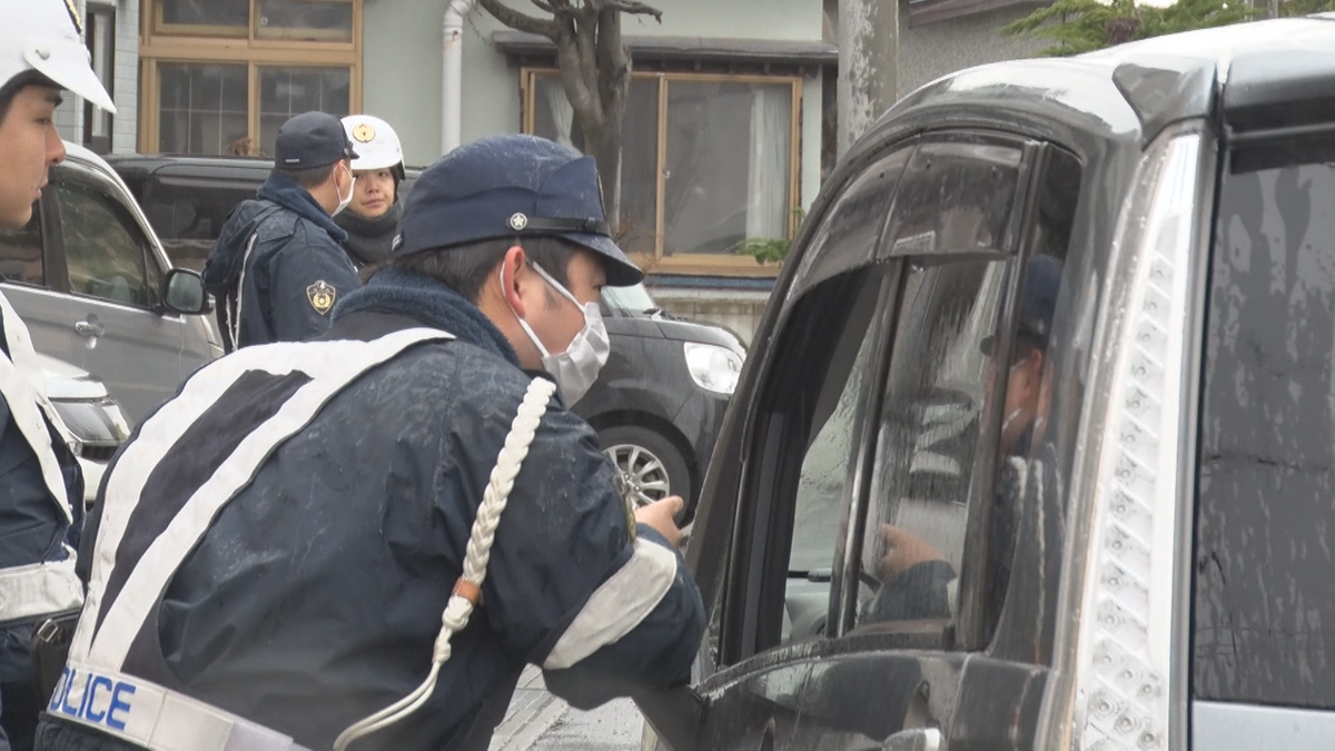 「目を光らせて運転を」許可車以外は通行禁止!小学校近くの“スクールゾーン”で全国一斉の街頭指導 青森県青森市