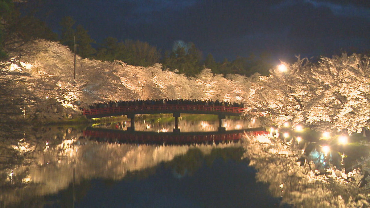これぞ“日本一”の桜！日が沈むと幻想的な艶やかさとなる『弘前公園の夜桜』に酔いしれる　青森県弘前市