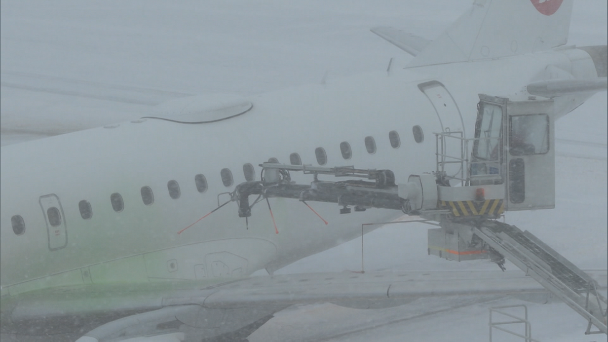 雪による天候不良　青森空港で2便欠航