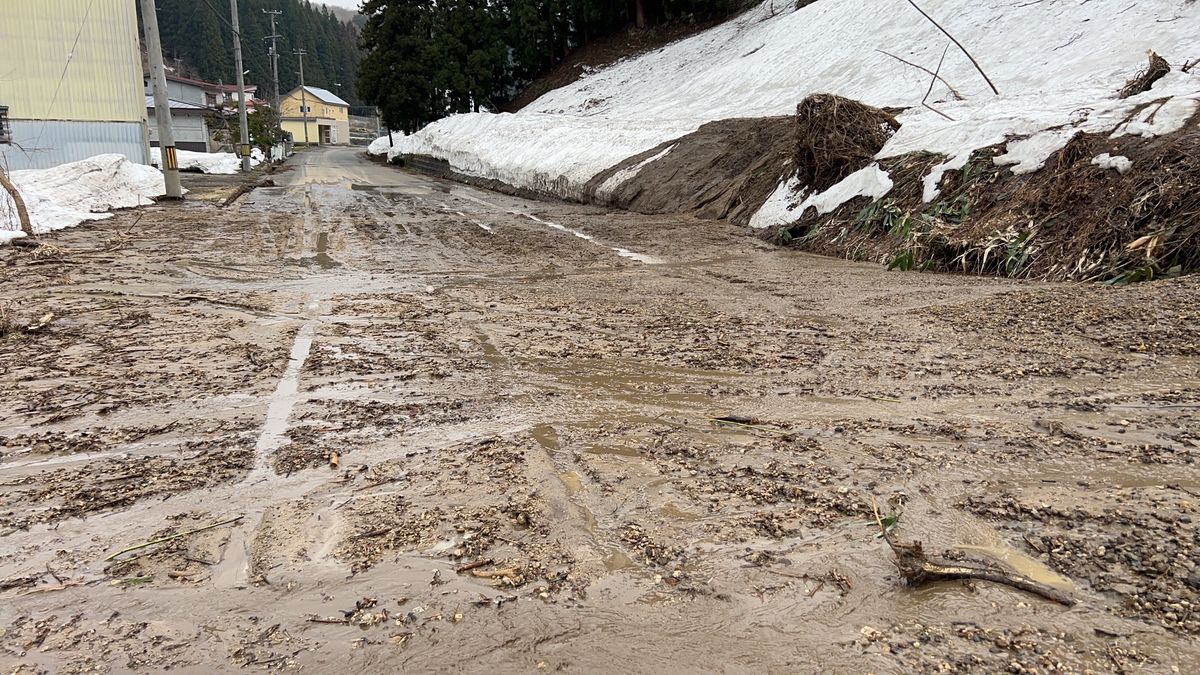 青森市浪岡で約50メートルにわたって“土砂流出”　現場は片側通行に
