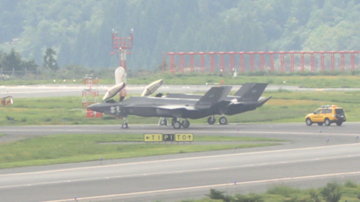 速報・動画・続報】自衛隊のF35戦闘機2機が『緊急着陸』で民間機に影響