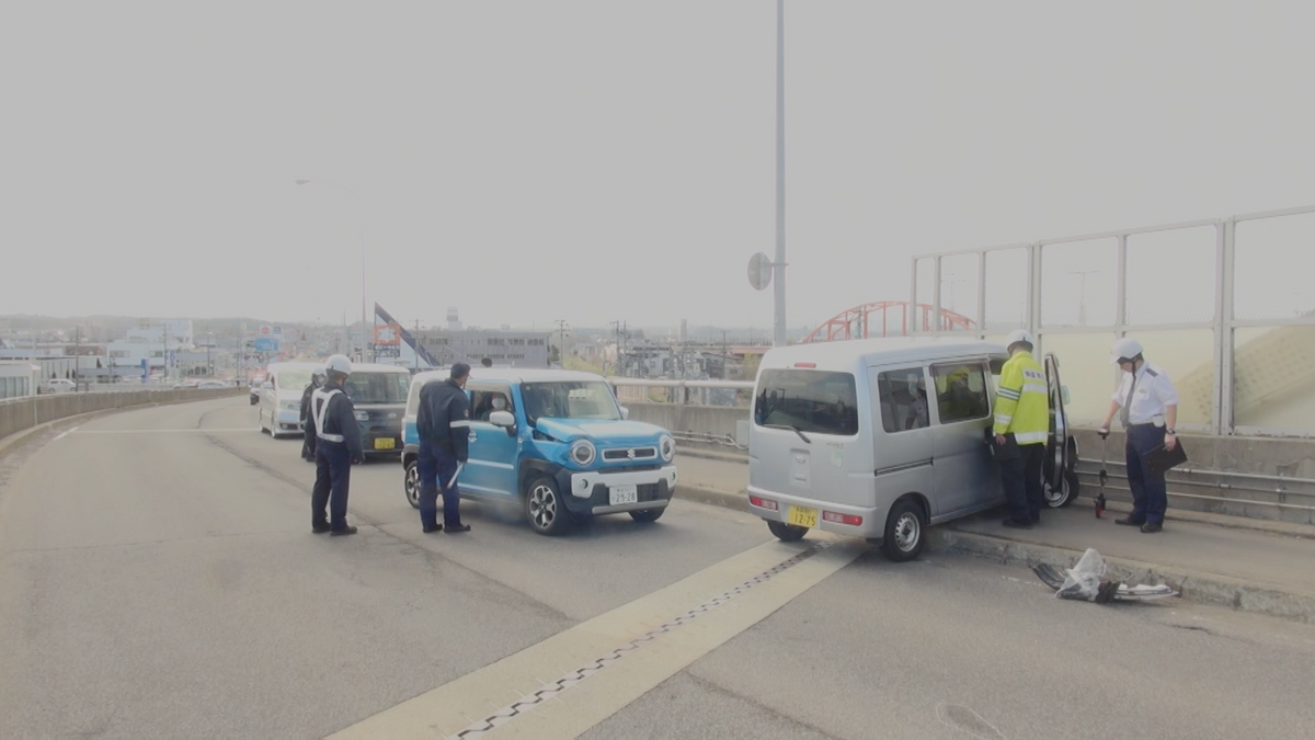 車5台絡む3人重軽傷　付近が一時通行止め　青森県青森市