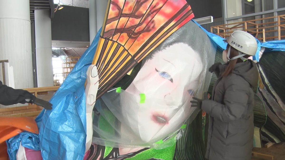 大型立佞武多「かぐや」月に帰らず 解体された一部が三沢市で展示へ 市