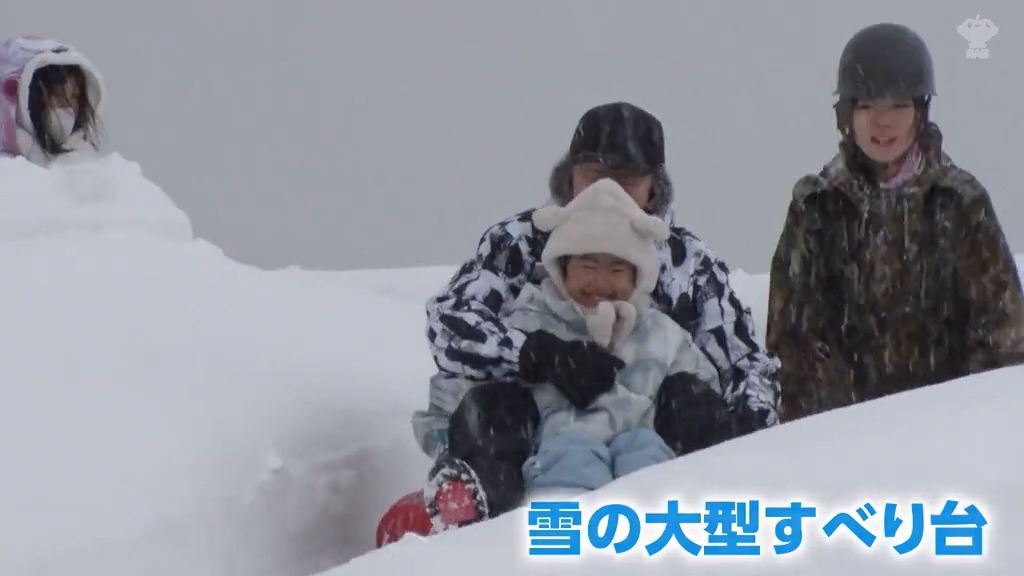 「ちょっと回って怖かったです　また滑りたい」２年ぶりの開催の青森冬まつり　雪の上を駆け抜ける「スノーラフト」　棒の先に巻きつけたパンを炭火で焼く棒パンづくりも人気