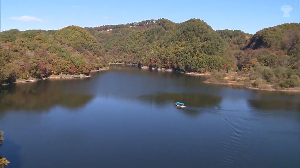 屋形船で紅葉はいかが？　青葉湖で試験運行始まる　青森県八戸市