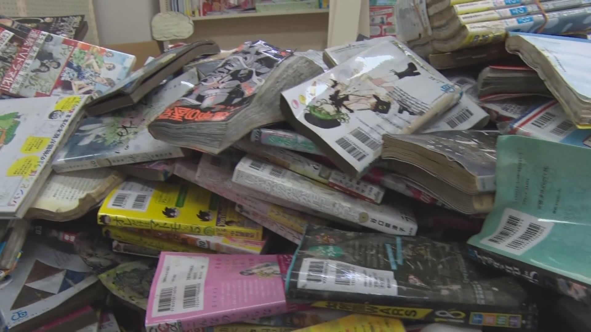 浸水被害の書店「再開したい」 緊急安全確保すべて解除 道路の復旧工事