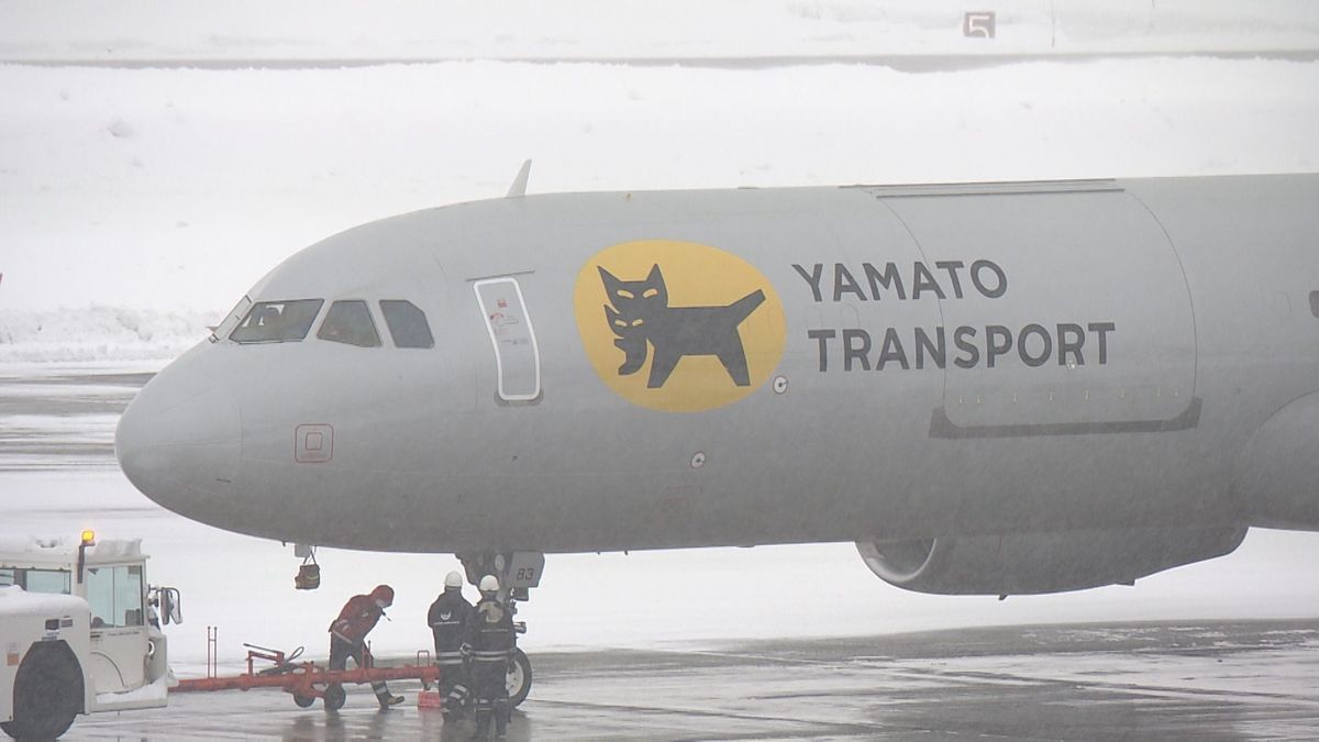 空飛ぶ青森県産品！貨物専用飛行機でホタテやヒラメを試験輸送　翌日夕方には香港へ