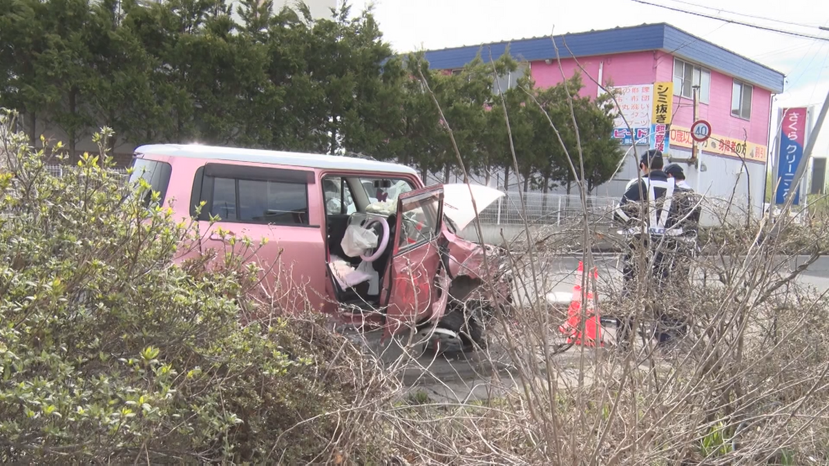 乗用車と軽乗用車が正面衝突 男女2人搬送 青森県十和田市