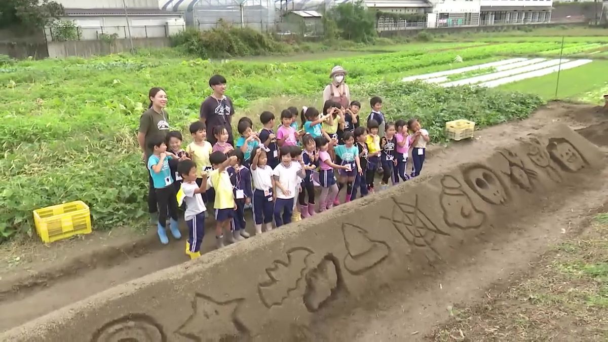 園児たちが畑の土を使った砂像づくりを体験 講師は砂の彫刻家【高知】