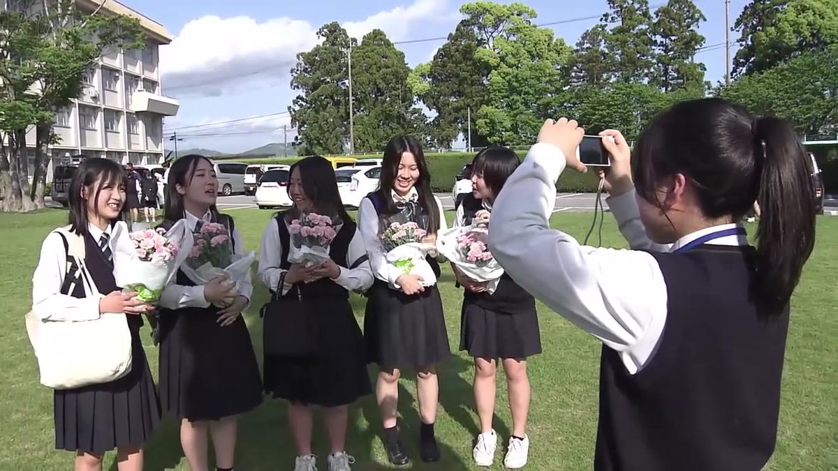 『母の日に』農業高校3年生が育てたカーネーション 全校生徒580人に配布【高知】