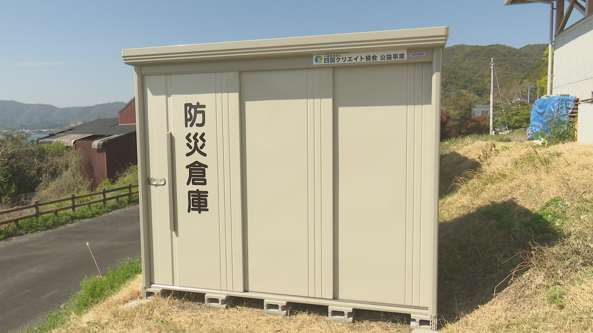 宿毛市の道の駅に防災倉庫を贈る  四国クリエイト協会『必要なニーズに合わせて使ってもらえたら』【高知】