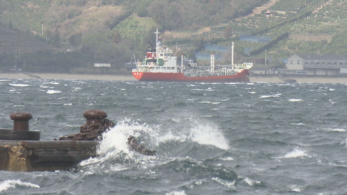 春の嵐　南予に暴風と波浪警報