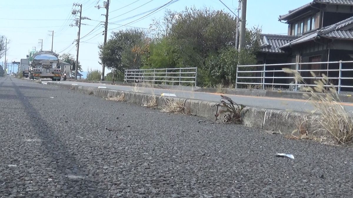 東温市でひき逃げか 自転車とともに倒れた男性が頭の骨折る重傷 付近には車の部品も【愛媛】