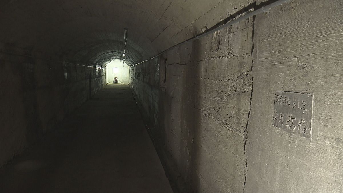外環状道路の延伸工事区間で発掘調査 旧松山海軍航空基地の「防空壕」を報道関係者に初公開