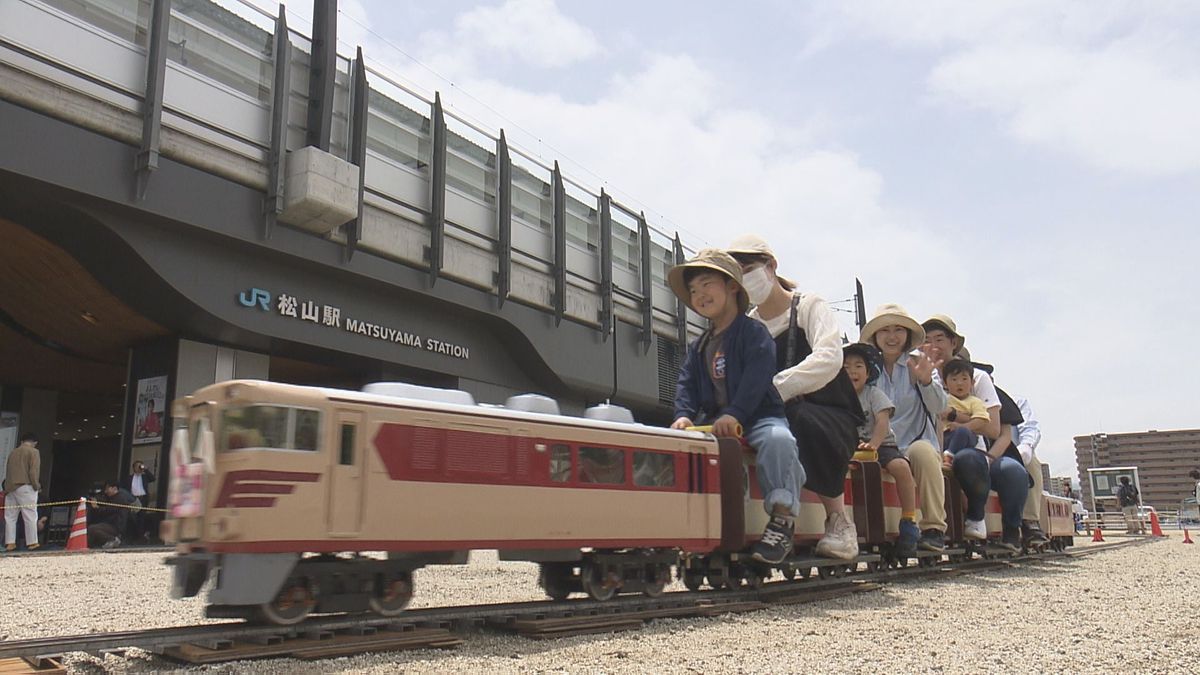 ミニ「しおかぜ」で鉄道の旅体験も 新JR松山駅西口広場で「だんだんマルシェ」