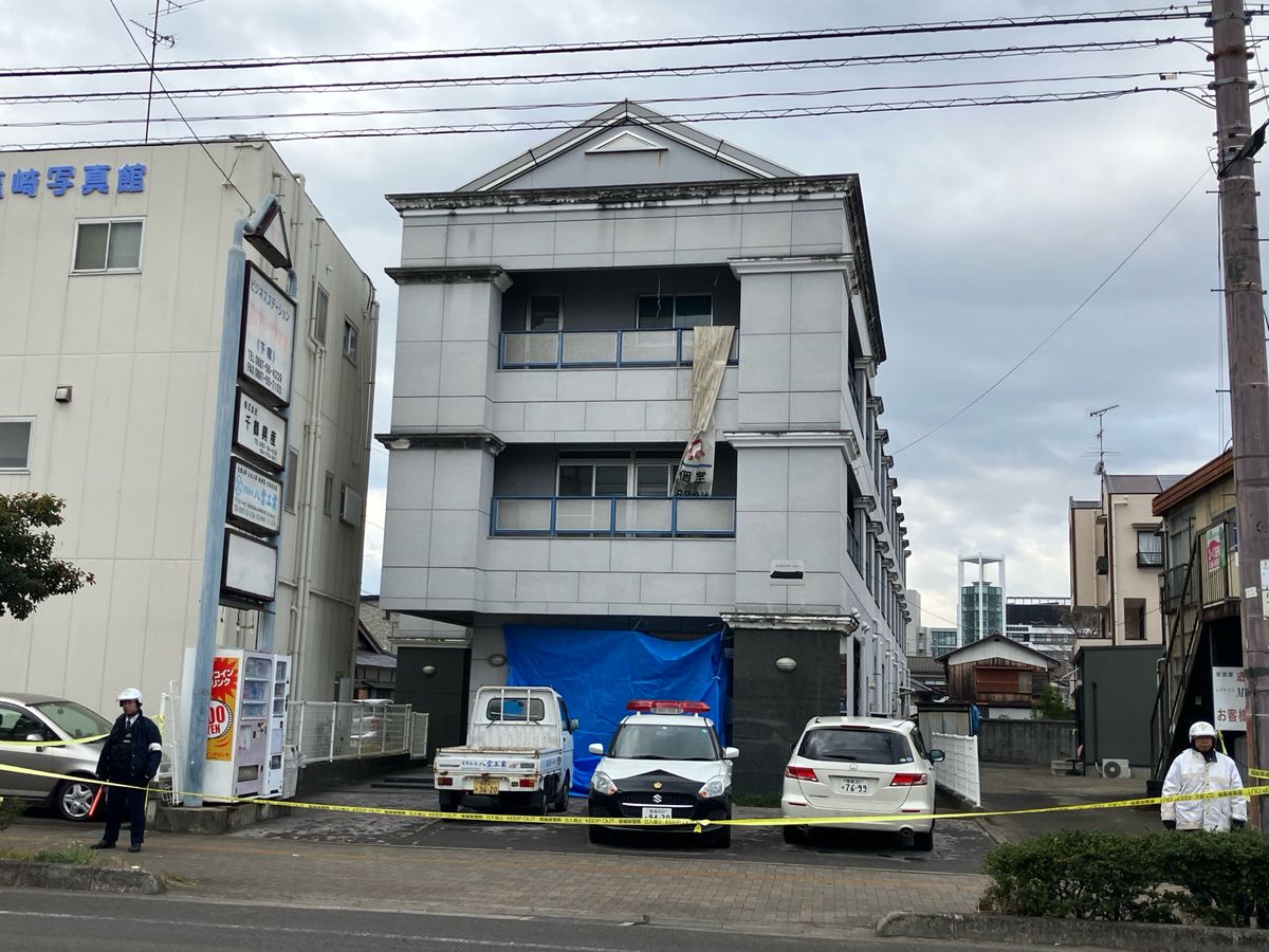 愛媛・西条市のビジネスホテルで経営者の女性が頭から血を流し倒れた状態で発見　警察が殺人未遂事件として捜査