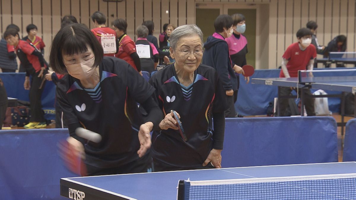 日ごろの成果発揮して！８８歳も力強く　レディス卓球大会開催【愛媛】