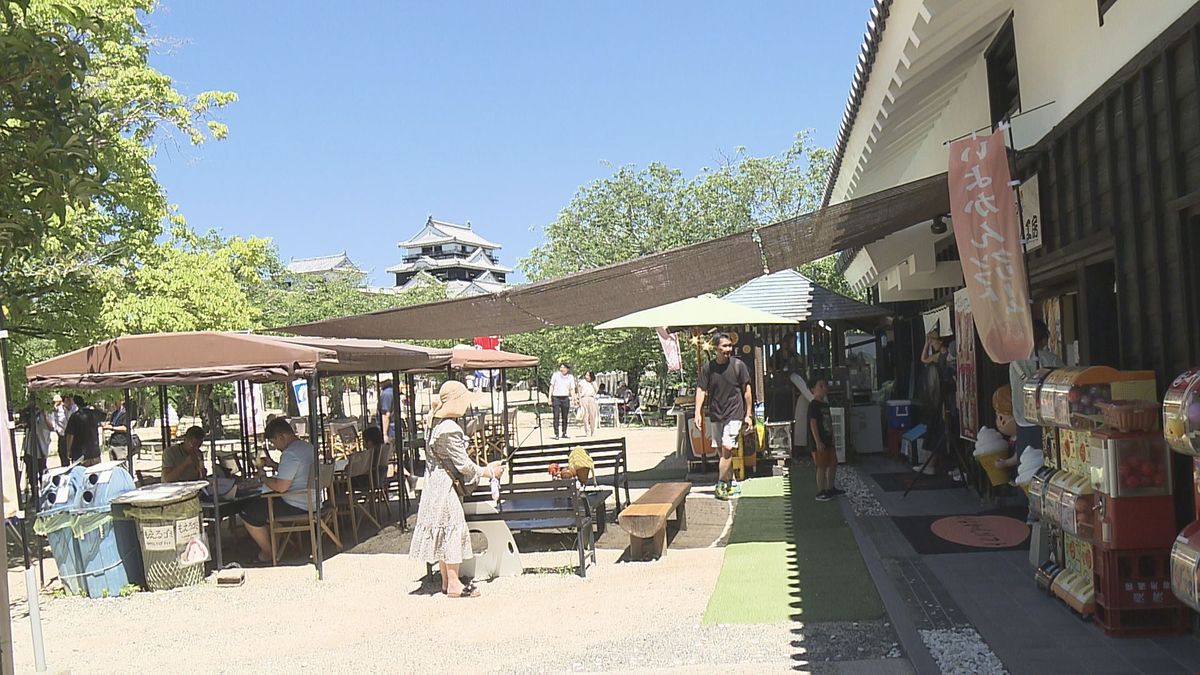 土砂崩れの影響で休止していた「松山城」営業再開で商店主から期待と不安の声
