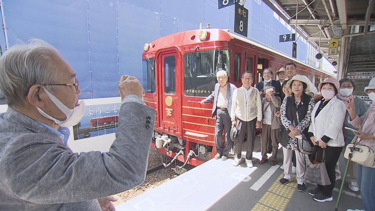 デビューから10年 JR四国観光列車「伊予灘ものがたり」が乗客20万人達成