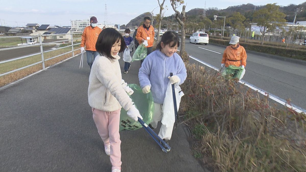 愛媛マラソン開催直前！堀江地区のボランティア団体と小学生が沿道の清掃活動