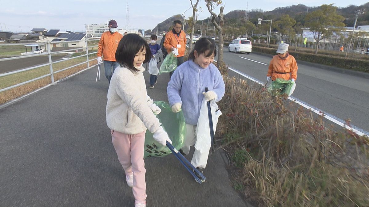 愛媛マラソン開催直前!堀江地区のボランティア団体と小学生が沿道の清掃活動