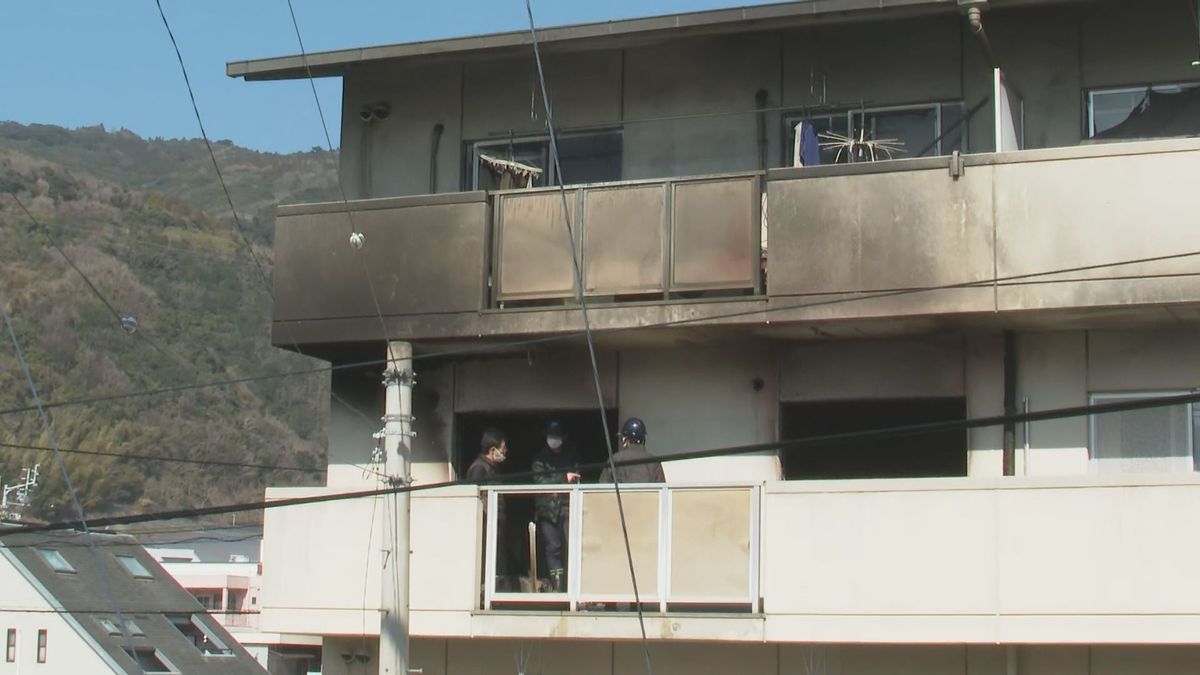 伊方町で町営住宅の1室全焼 30代男性がベランダから飛び降り両足を負傷