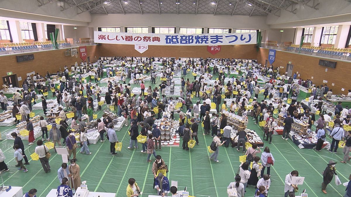 お気に入りの一品が見つかるかも? 約10万点の器が大集合 春の「砥部焼まつり」開幕