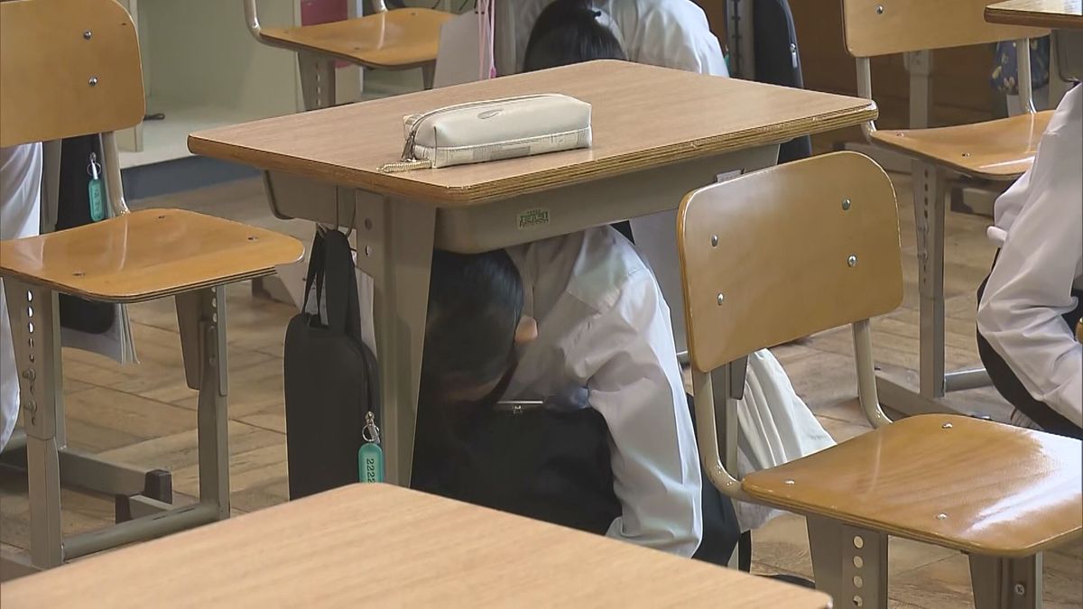 南海トラフ巨大地震を想定 小中学生と警察などが合同訓練