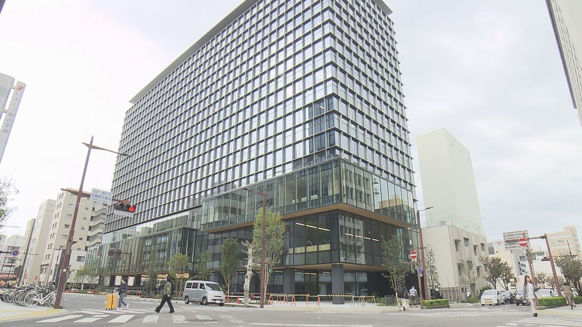 伊予銀行の新本社ビルが完成 建物1階部分に歩行者が自由に通行できる空間も