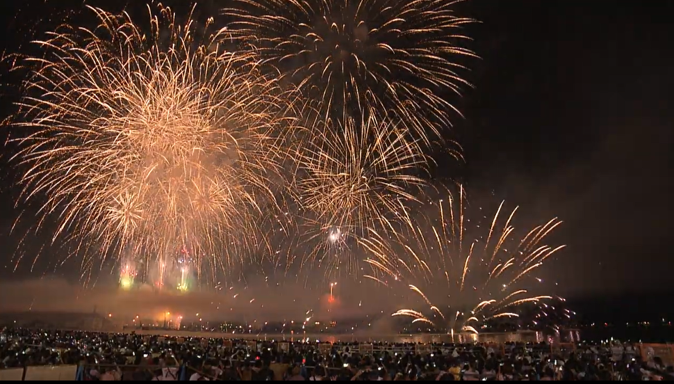 50万人以上を魅了！今年は初の演出も…愛媛の2大花火大会「三津浜」＆「おんまく」真夏の夜空彩る