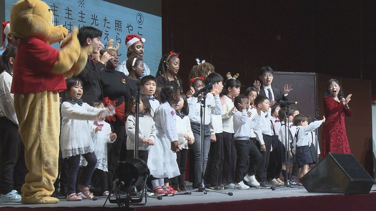 音色と歌声でクリスマスムードに　松山市でチャリティーコンサート