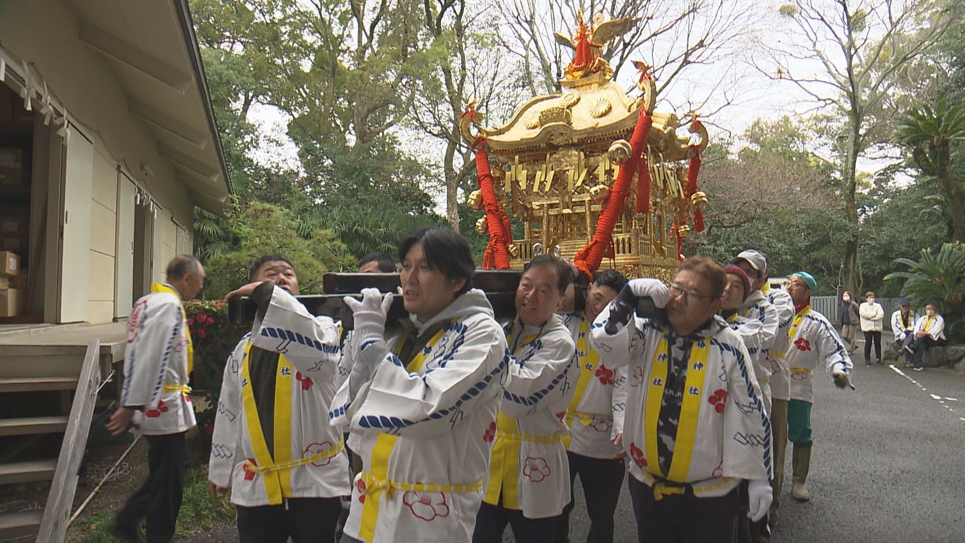 2ページ目 なぜ「椿神社」と呼ばれてるの？縁起物には買う順番がある