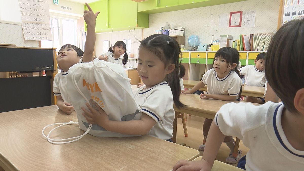 松山市の幼稚園で園児一人に一つの“防災グッズ”を用意 災害時お迎えまでの避難に備え