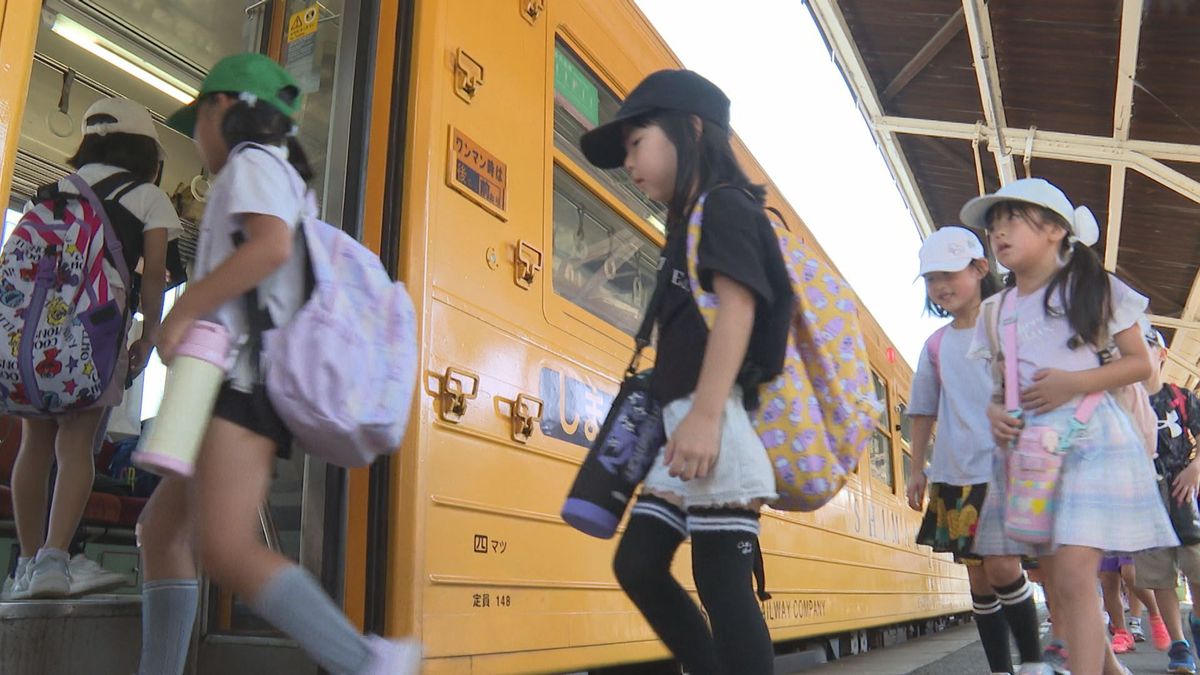 遠足での予土線利用で運賃助成 夏休みの子どもたちが列車の旅を満喫