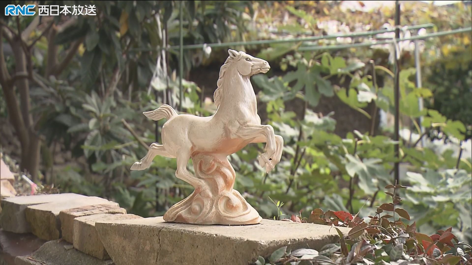 来年の干支「午」…”幻の白備前”「馬の置物」窯出し 備前市（2025年11月